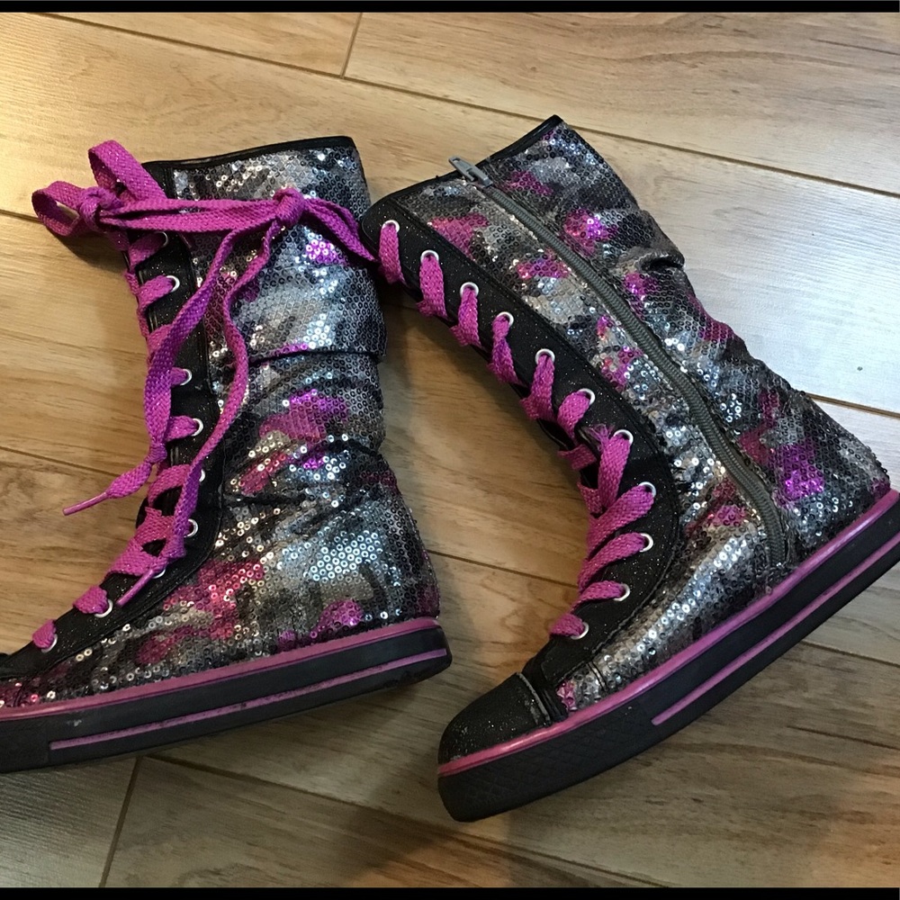 Boots size 4